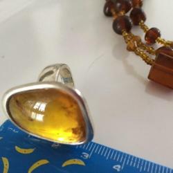 Mooi ring met grote Amber barnsteen