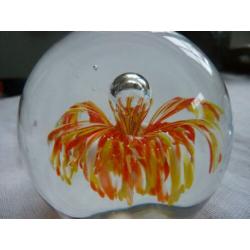 Paperweight Presse Papier Oranje Geel Kristal met Luchtbel