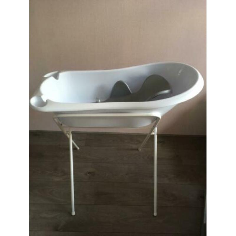 Babybadje met inzet, standaard en thermometer