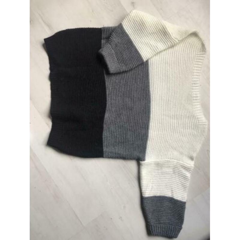 Zwart/wit/grijze gebreide trui, maat L/XL, valt als M