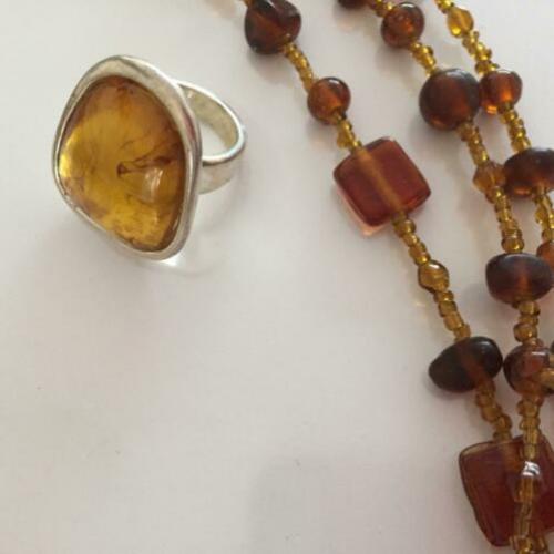 Mooi ring met grote Amber barnsteen
