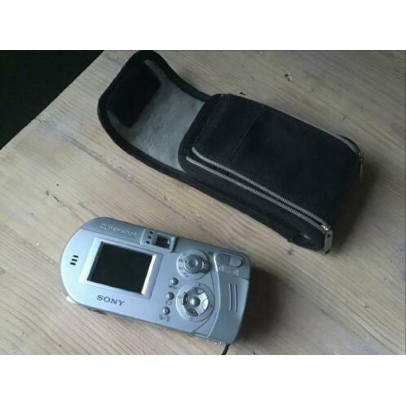 Sony Cybershot DSC-P72 camera 3.2Mp