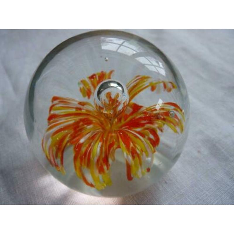 Paperweight Presse Papier Oranje Geel Kristal met Luchtbel