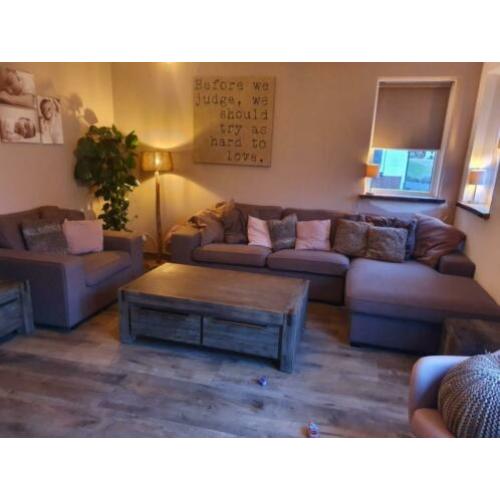 Hoekbank met love Seat moet voor zaterdag weg
