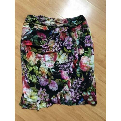 Svarva bloemen voorjaar rok mt 42/44 stretch gevoerd