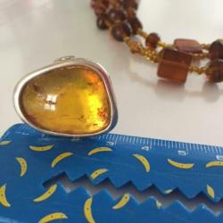 Mooi ring met grote Amber barnsteen