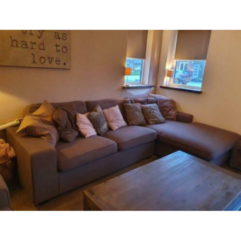 Hoekbank met love Seat moet voor zaterdag weg