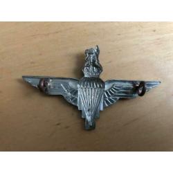 WW2 Engelse capbadge, metaal, Parachute Regiment