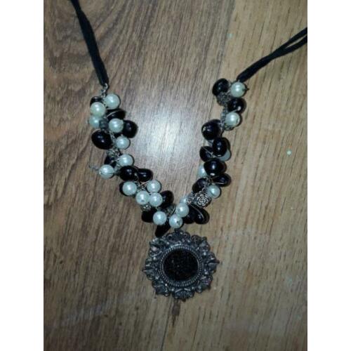 115. zwart/witte ketting