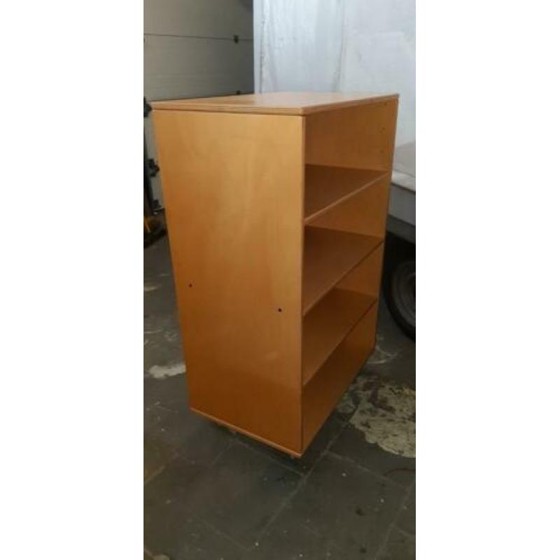 Klassehout KDV-kast / knutselkast/schappenkast met krijtbord