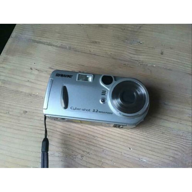 Sony Cybershot DSC-P72 camera 3.2Mp
