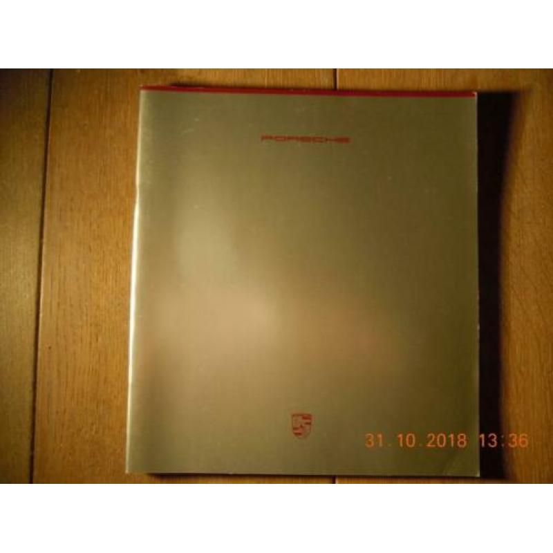 Verzamel folder Porsche met 911, 944 en 928. 24 Pagina s. Ne