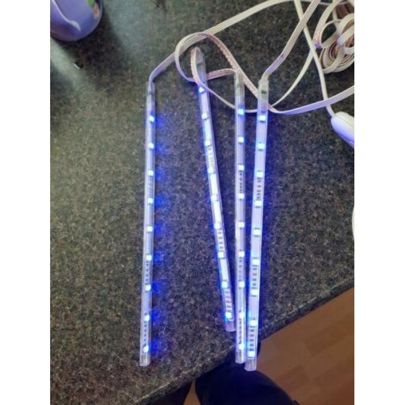 Leuke verlichting achter u televisie plak deze strippen .