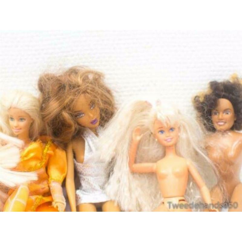 9 Barbie poppen 89105