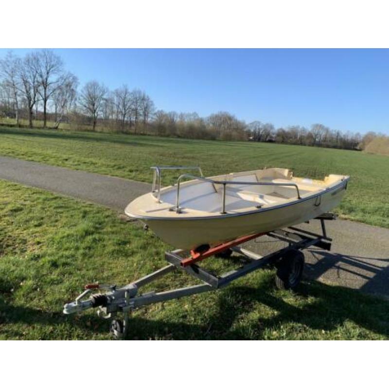 Polyester boot met trailer