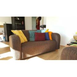 Tweepersoonsbank, fauteuil en 4 eetkamerstoelen