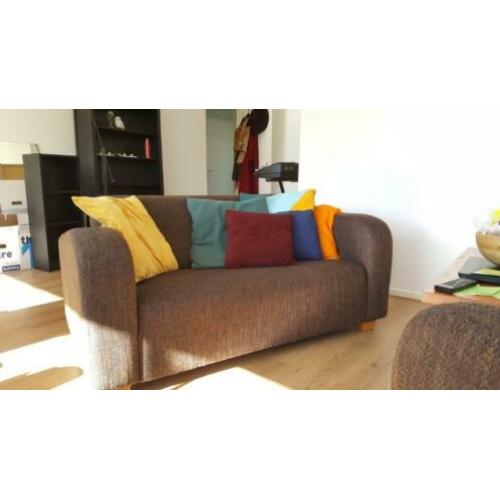 Tweepersoonsbank, fauteuil en 4 eetkamerstoelen