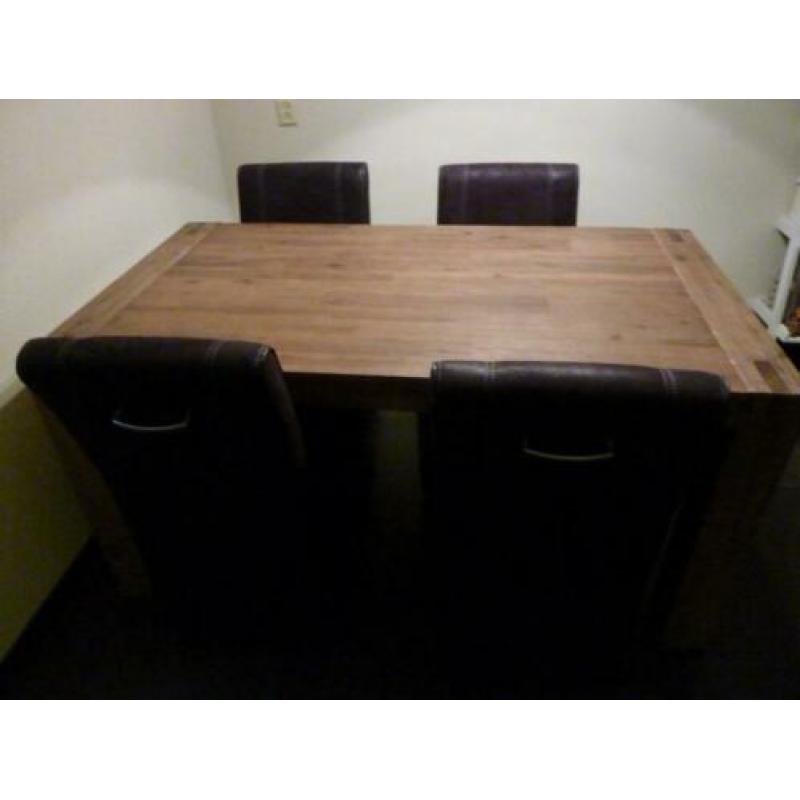 Eethoek met 4 stoelen. Grey wash.