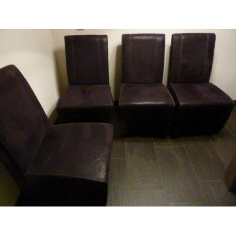 Eethoek met 4 stoelen. Grey wash.