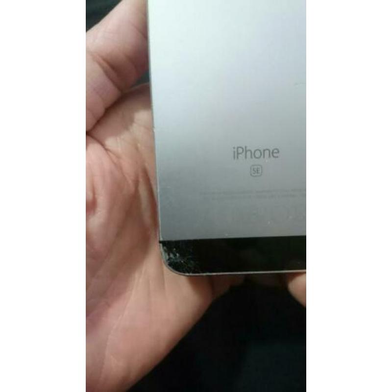 IPhone SE met 32gb en gebrokken achter plaat