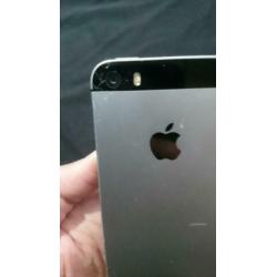 IPhone SE met 32gb en gebrokken achter plaat