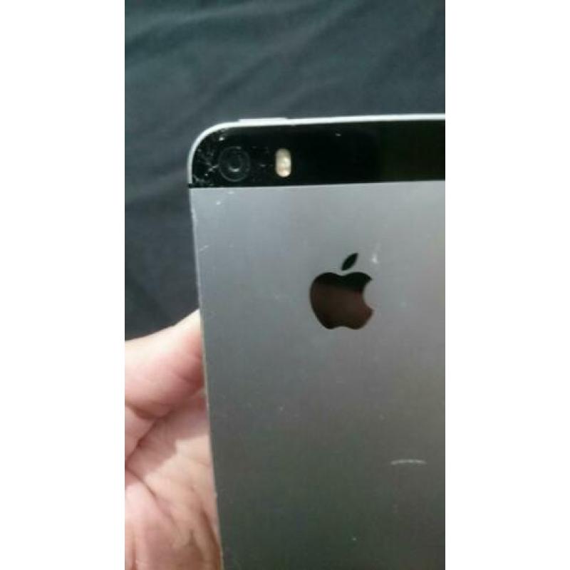 IPhone SE met 32gb en gebrokken achter plaat