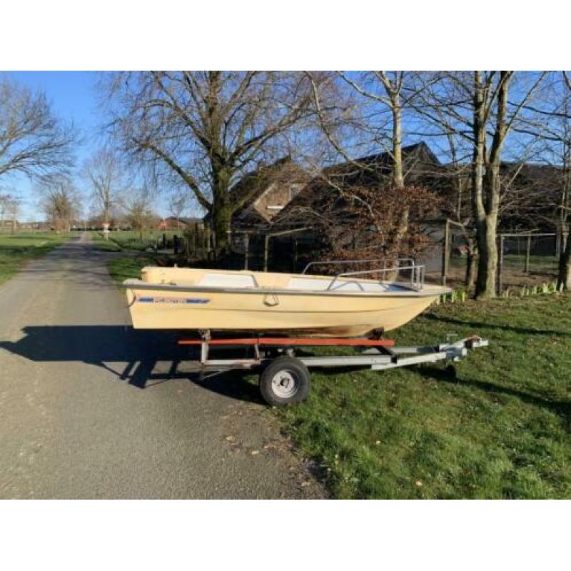 Polyester boot met trailer