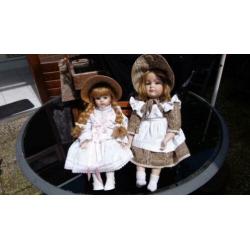 Twee vintage gemerkte poppen