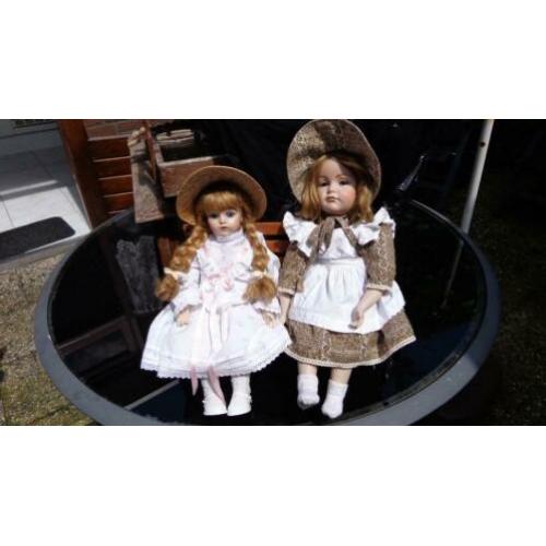 Twee vintage gemerkte poppen