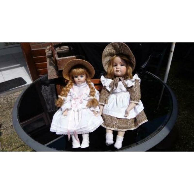 Twee vintage gemerkte poppen