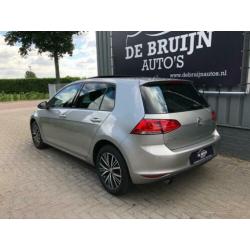 Volkswagen Golf 1.4 TSI Highline Pannoramdak,navi