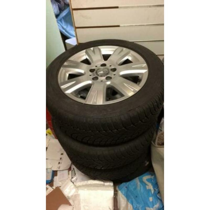 Mercedes C klasse Dunlop banden 205/55R16 zo goed als nieuw!