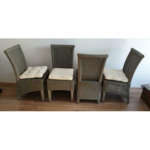 4 grijze, rieten eettafelstoelen