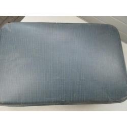 oude vintage koffer blauw met heel klein ruitje