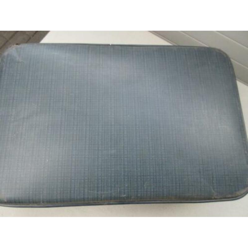oude vintage koffer blauw met heel klein ruitje
