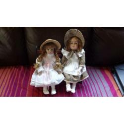 Twee vintage gemerkte poppen