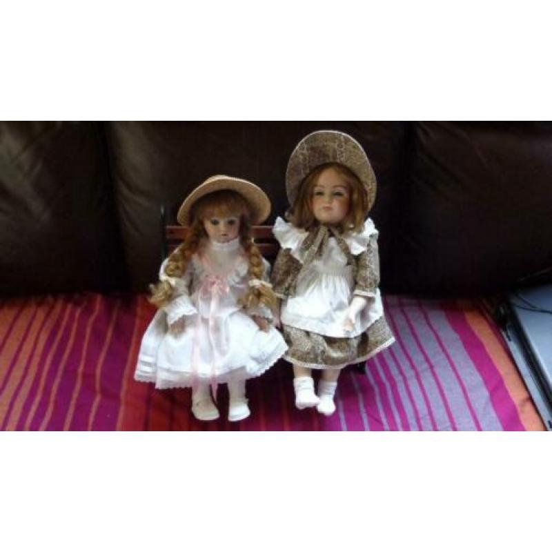 Twee vintage gemerkte poppen