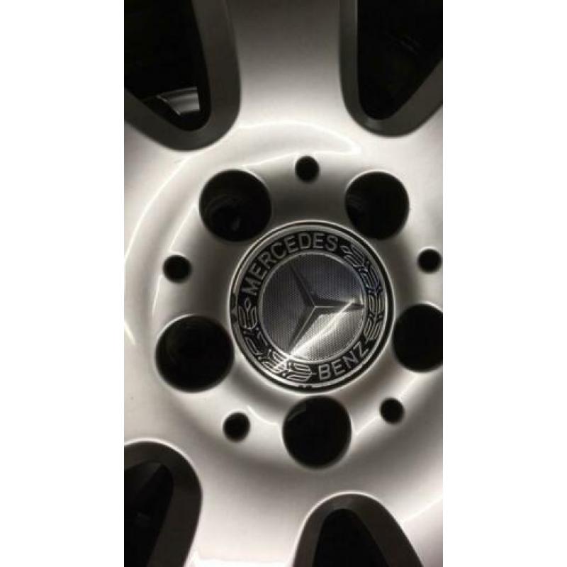 Mercedes C klasse Dunlop banden 205/55R16 zo goed als nieuw!