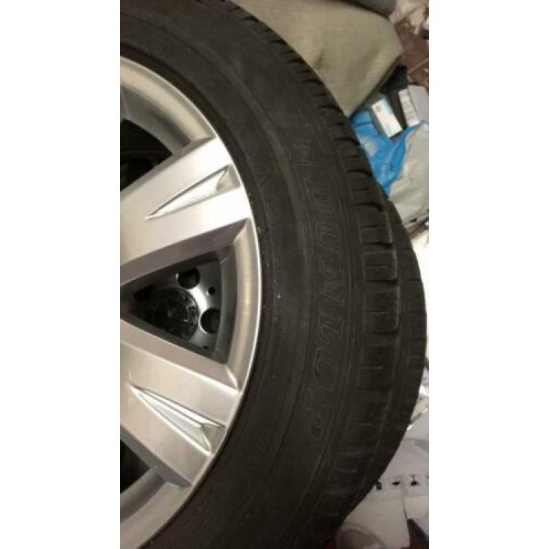 Mercedes C klasse Dunlop banden 205/55R16 zo goed als nieuw!