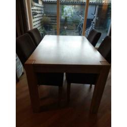 blank eiken eettafel