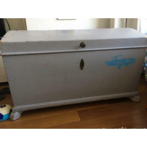 Brocante kist voor linnen of speelgoed
