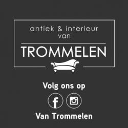 Decoratieve antieke klassieke spiegel met beschilderde lijst