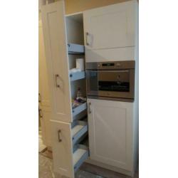 Mooie complete witte keuken! Zgan!
