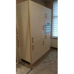 Mooie complete witte keuken! Zgan!