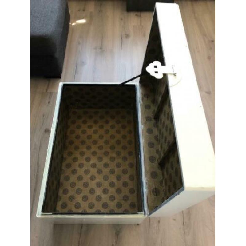Chinese opbergkist/salontafel, wit