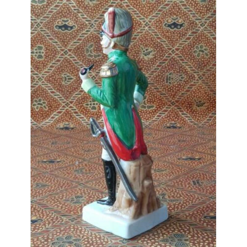 Vintage Engels porselein beeldje van een historische soldaat