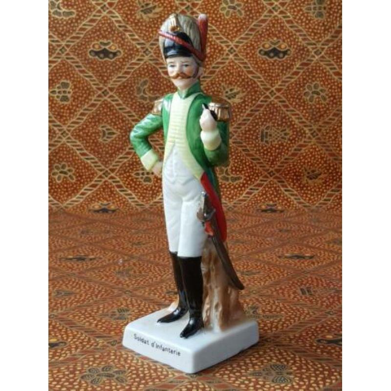 Vintage Engels porselein beeldje van een historische soldaat