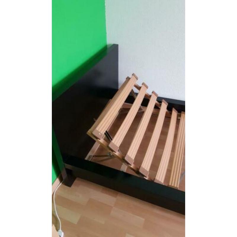 Ikea Malm eenpersoonsbed met verstelbare lattenbodem.