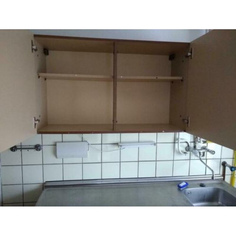 Keukenblok voor garage of berging bruin beige kastjes