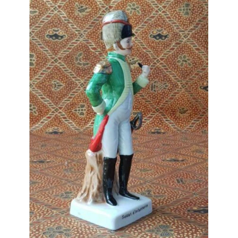 Vintage Engels porselein beeldje van een historische soldaat